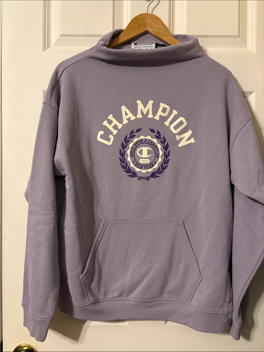 NWOT Champion Sweatshirt Small - Picture 2 of 11